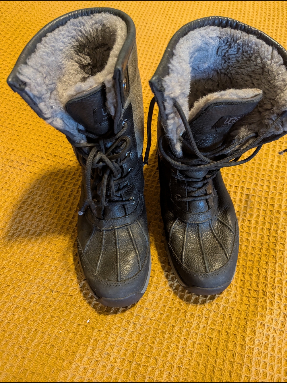 UGG Black Leather Lined Winter Boots for Women, 8.5